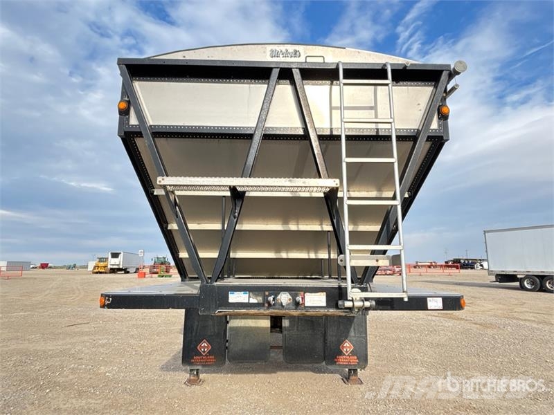 Doepker T/A Pup Grain Trailer مقطورة حبوب