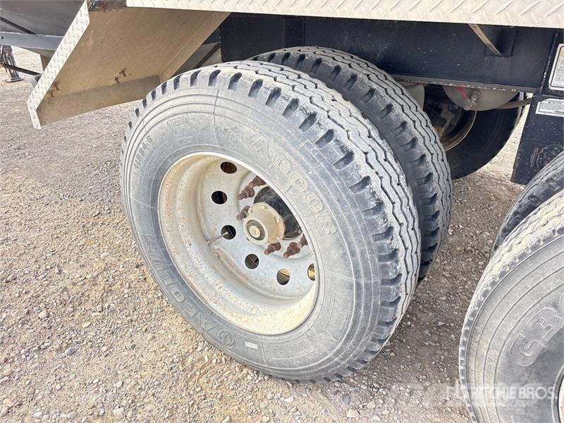 Doepker T/A Pup Grain Trailer مقطورة حبوب