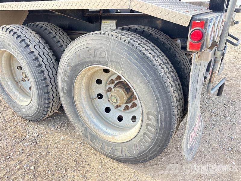 Doepker T/A Pup Grain Trailer مقطورة حبوب