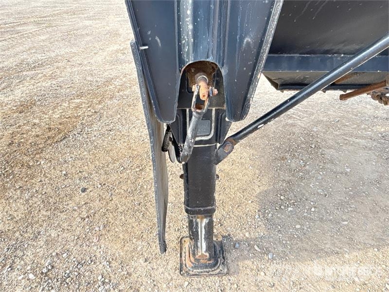 Doepker T/A Pup Grain Trailer مقطورة حبوب
