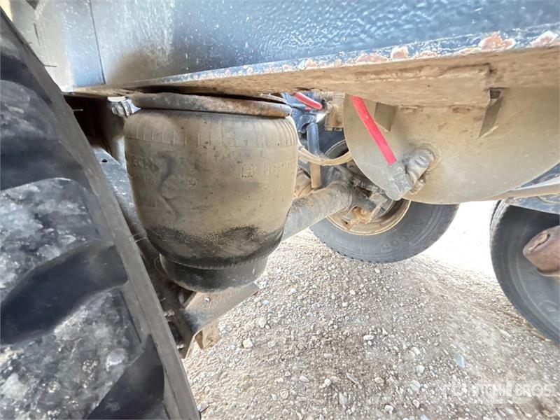 Doepker T/A Pup Grain Trailer مقطورة حبوب