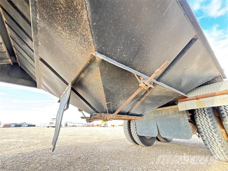 Doepker T/A Pup Grain Trailer مقطورة حبوب
