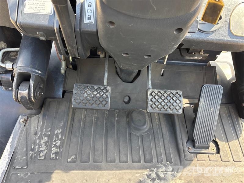 Doosan G30E-5 5450 lb Pneumatic Tire Forklift Other