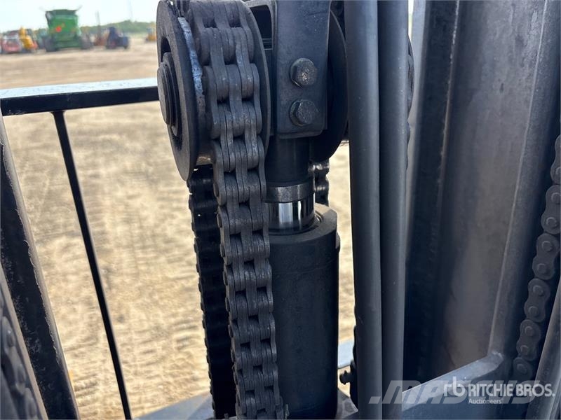 Doosan G30E-5 5450 lb Pneumatic Tire Forklift Other