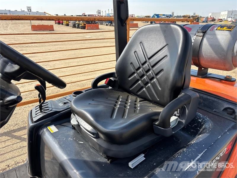 Doosan G30E-5 5450 lb Pneumatic Tire Forklift Other
