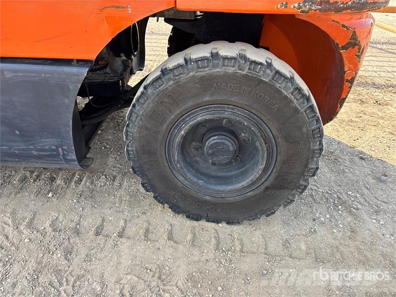 Doosan G30E-5 5450 lb Pneumatic Tire Forklift Other