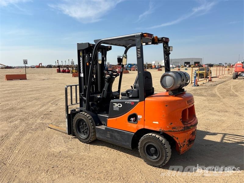 Doosan G30E-5 5450 lb Pneumatic Tire Forklift Other