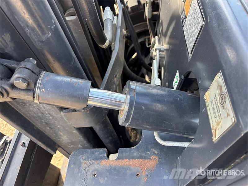Doosan G30E-5 5450 lb Pneumatic Tire Forklift Other