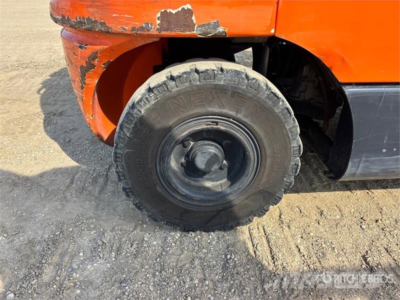 Doosan G30E-5 5450 lb Pneumatic Tire Forklift Other