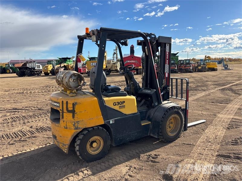 Doosan G30P-3 4600 lb Pneumatic Tire Forklift Targoncák-Egyéb