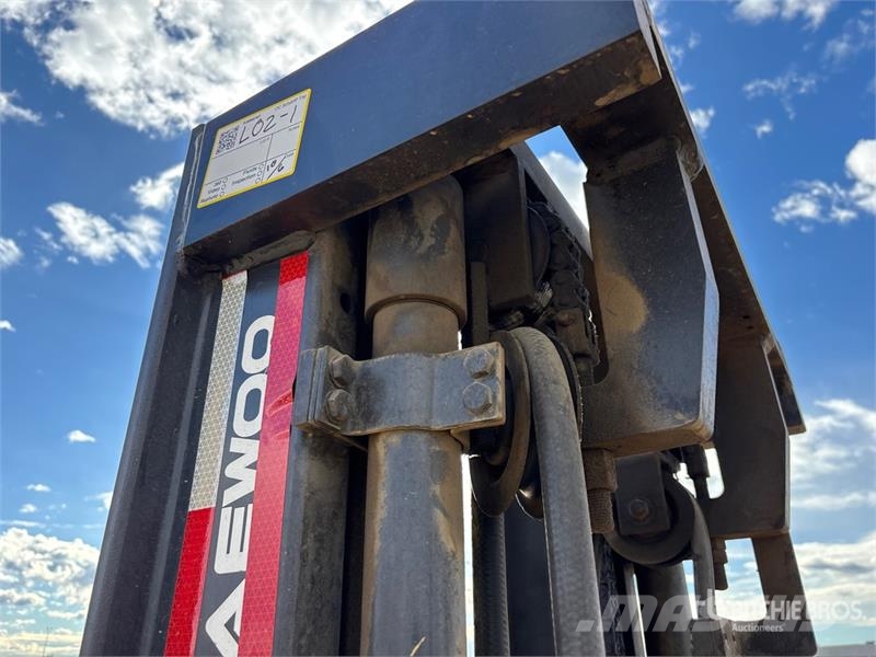 Doosan G30P-3 4600 lb Pneumatic Tire Forklift Targoncák-Egyéb