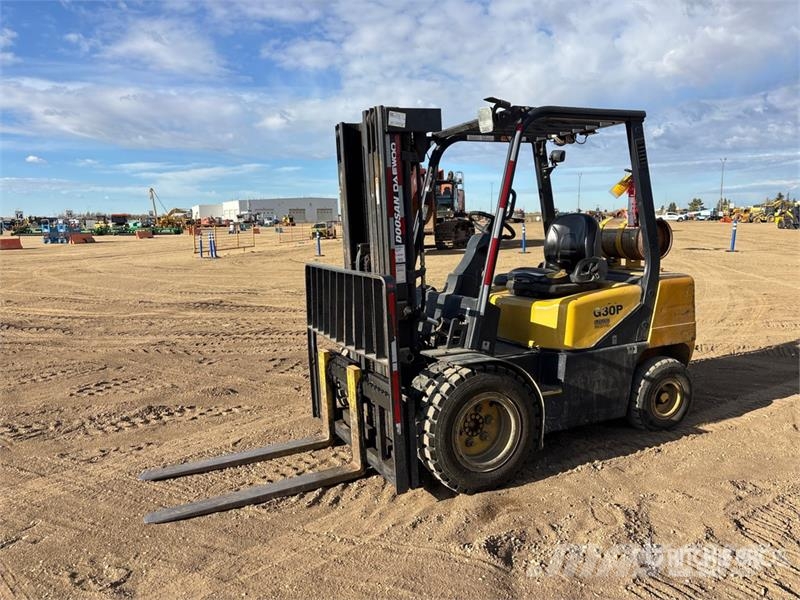Doosan G30P-3 4600 lb Pneumatic Tire Forklift Targoncák-Egyéb