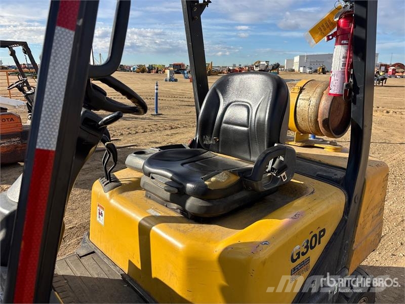 Doosan G30P-3 4600 lb Pneumatic Tire Forklift Targoncák-Egyéb