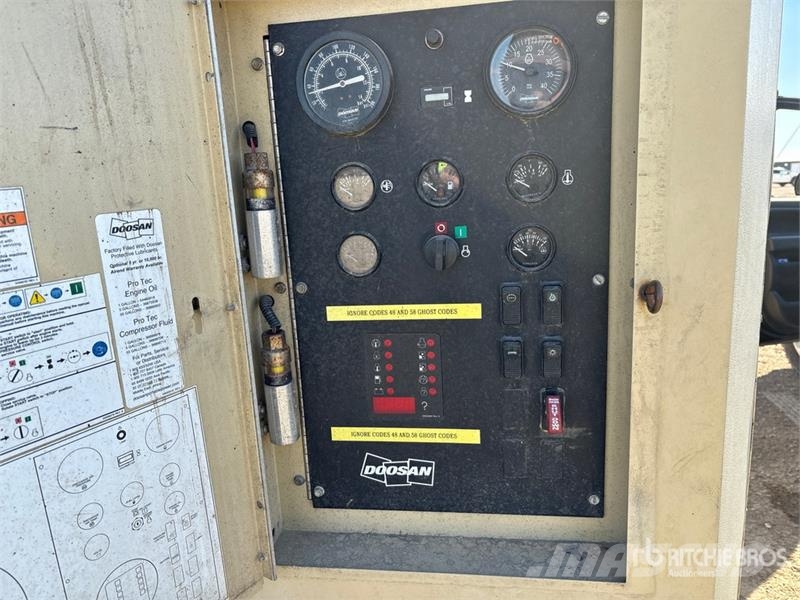 Doosan HP1600WCU-EX-T3 1600 cfm Mobile Air Compressor (In Kompresory