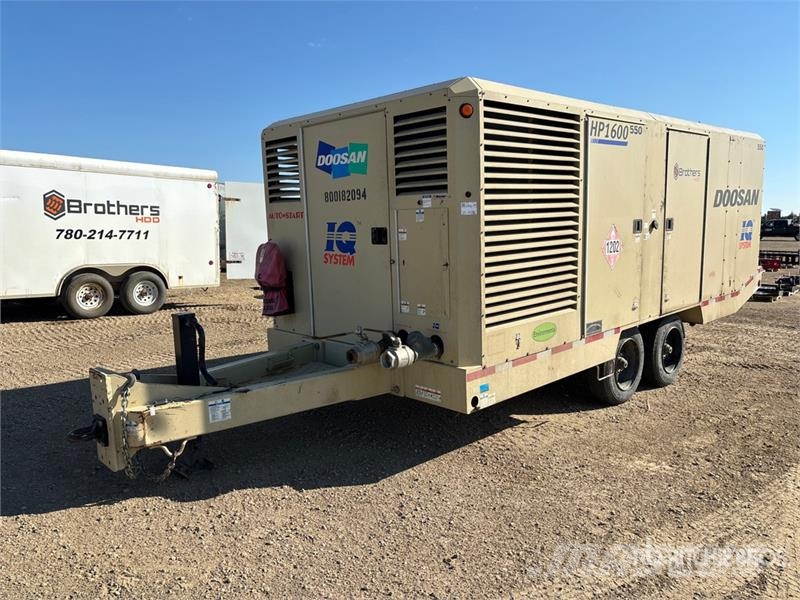 Doosan HP1600WCU-EX-T3 1600 cfm Mobile Air Compressor (In Kompresory