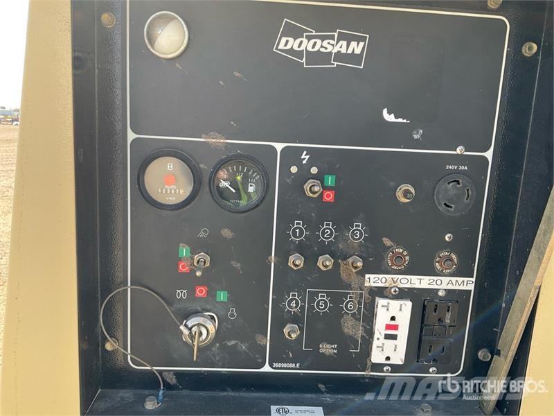 Doosan L8-60HZ-T4F 8 kW Light Tower أبراج خفيفة