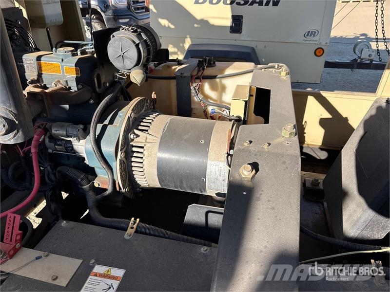 Doosan L8-60HZ-T4F 8 kW Light Tower أبراج خفيفة