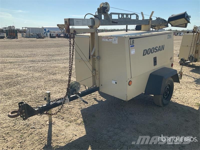 Doosan L8-60HZ-T4F 8 kW Light Tower أبراج خفيفة