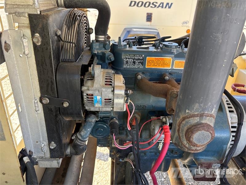 Doosan L8-60HZ-T4F 8 kW Light Tower أبراج خفيفة