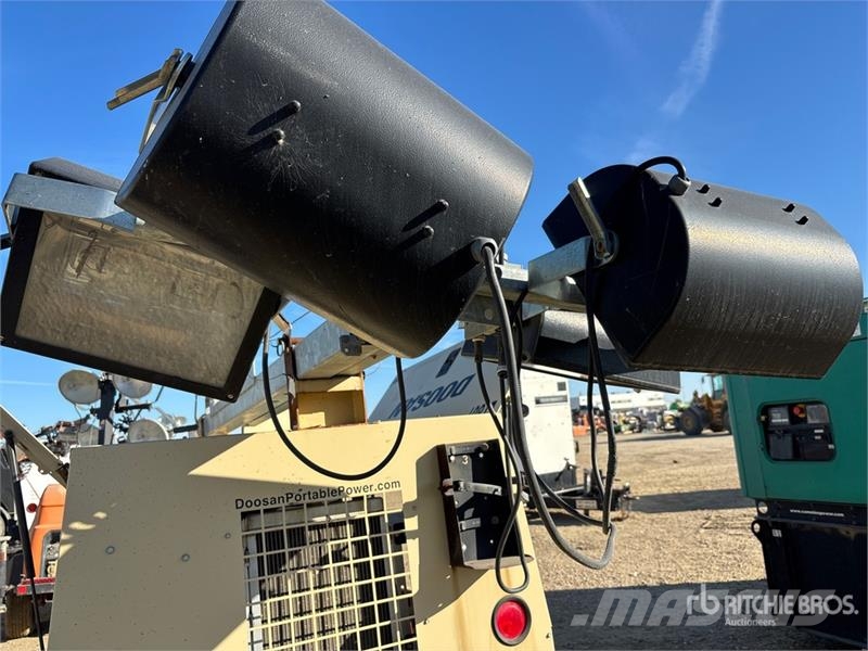 Doosan L8-60HZ-T4F 8 kW Light Tower أبراج خفيفة