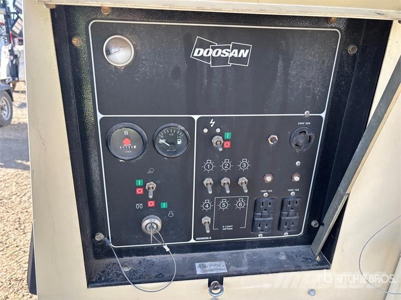 Doosan L8-60HZ-T4F 8 kW Light Tower أبراج خفيفة