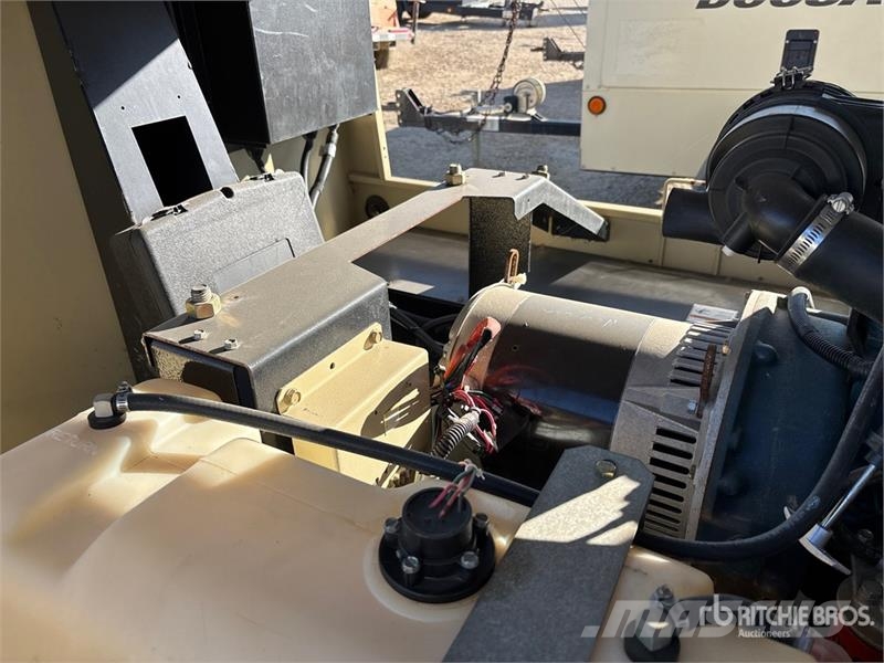 Doosan L8-60HZ-T4F 8 kW Light Tower أبراج خفيفة