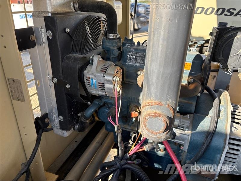 Doosan L8-60HZ-T4F 8 kW Light Tower أبراج خفيفة