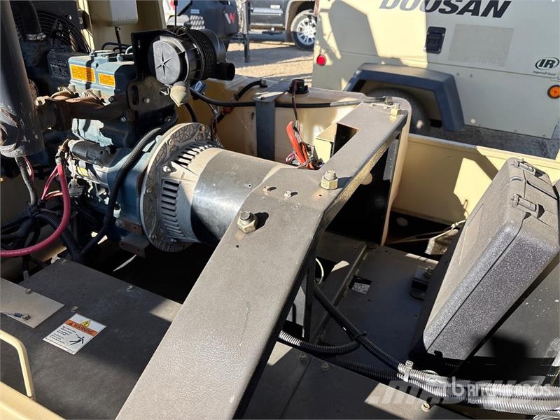 Doosan L8-60HZ-T4F 8 kW Light Tower أبراج خفيفة