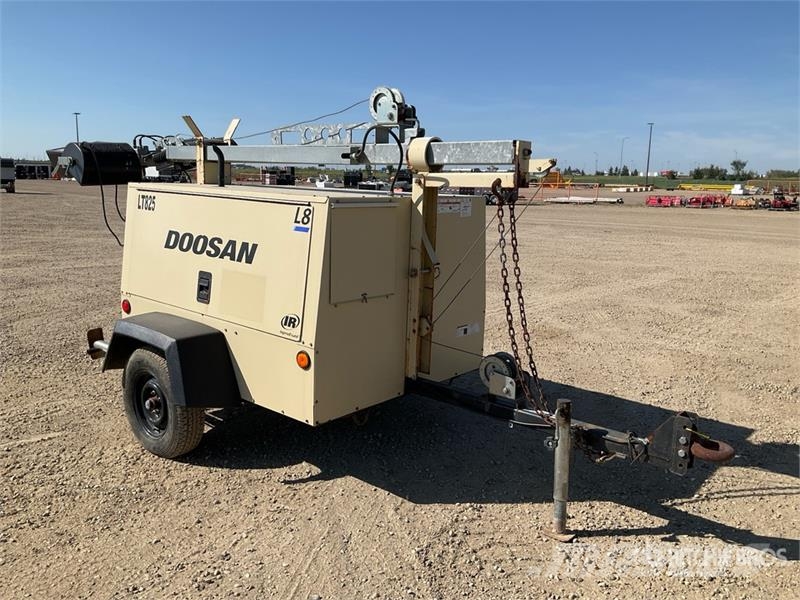 Doosan L8-60HZ-T4F 8 kW Light Tower أبراج خفيفة