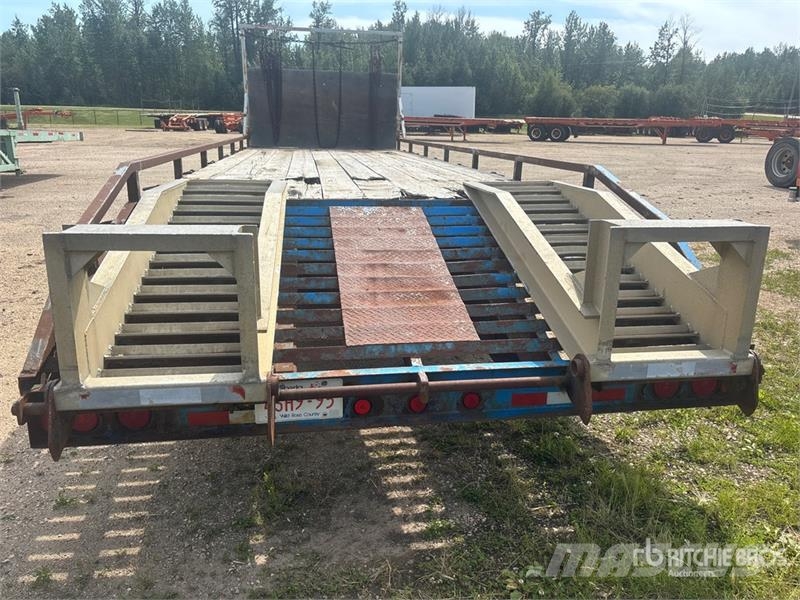 Double A 29 ft T/A Equipment Trailer Ремаркета за превоз на автомобили