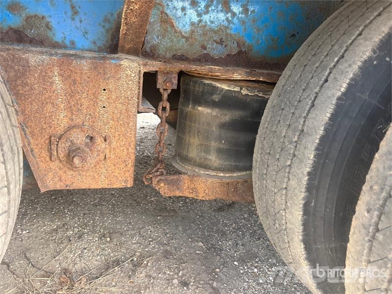 Double A 29 ft T/A Equipment Trailer Ремаркета за превоз на автомобили