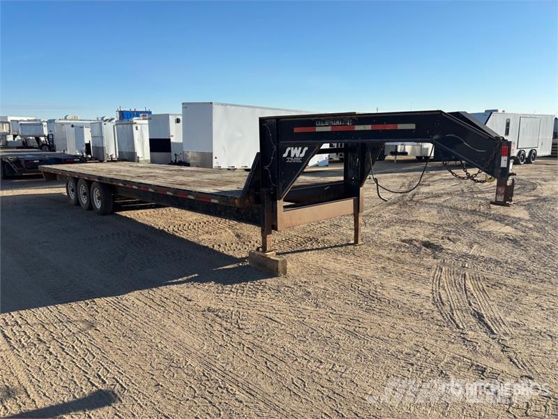  Double A 30 ft Tri/A Gooseneck Equipment Trailer Auto pārvadāšanas treileri