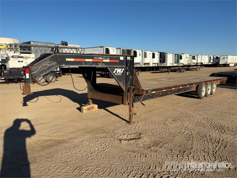  Double A 30 ft Tri/A Gooseneck Equipment Trailer Auto pārvadāšanas treileri