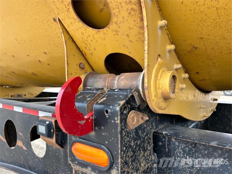  Douglas 38 ft Tri/A Side Dump Trailer Самоскиди