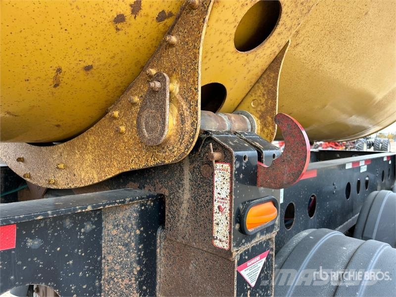  Douglas 38 ft Tri/A Side Dump Trailer Самоскиди