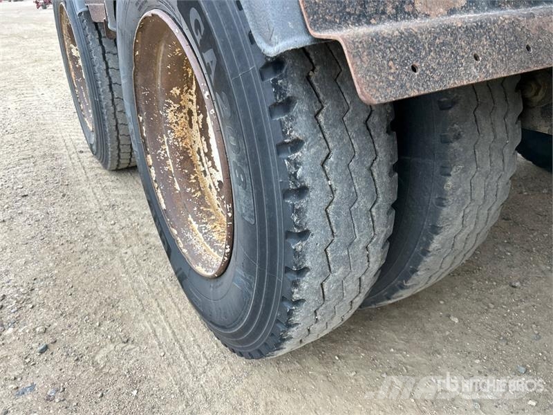  Douglas 38 ft Tri/A Side Dump Trailer Самоскиди