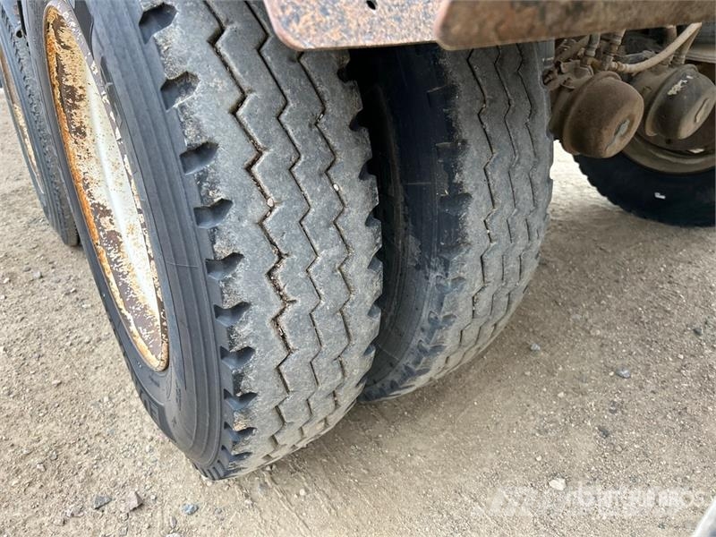  Douglas 38 ft Tri/A Side Dump Trailer Самоскиди