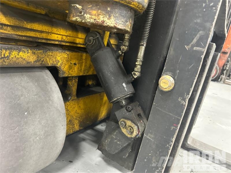 Drexel SLT30 3000 lb Electric Forklift (Inoperable) Sähkötrukit