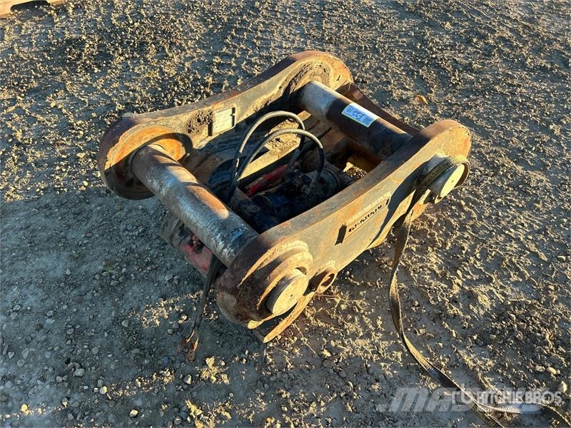 Dromone Pin Grabber Excavator Coupler - Fits 300 Series موصلات سريعة