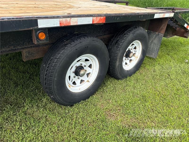  Dumonceau 24 ft T/A Gooseneck Equipment Trailer Remolques para transporte de vehículos