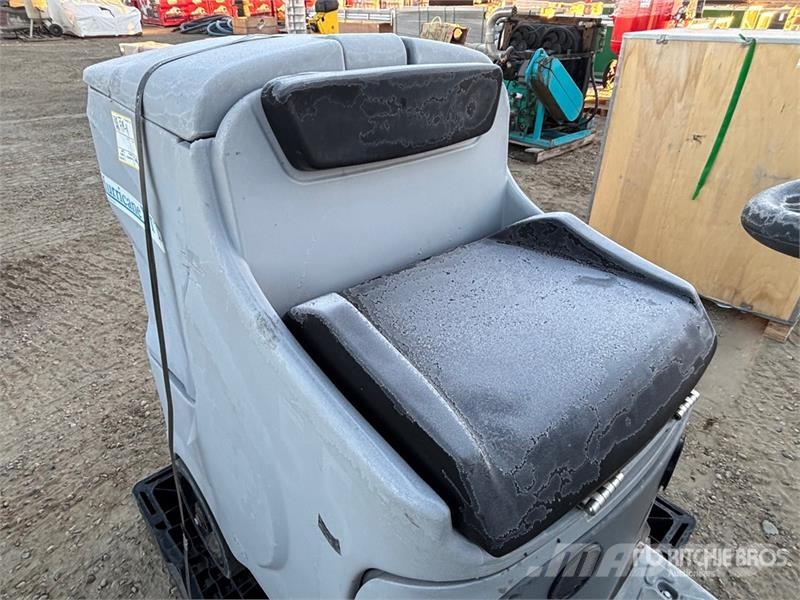 Dustance Hurricane XTT Ride-On Floor Scrubber Otros remolques