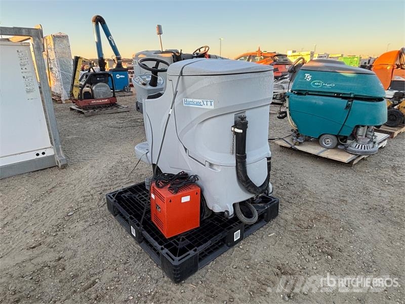 Dustance Hurricane XTT Ride-On Floor Scrubber Otros remolques