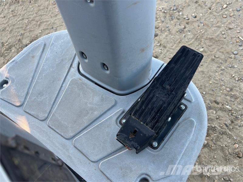 Dustance Hurricane XTT Ride-On Floor Scrubber Otros remolques