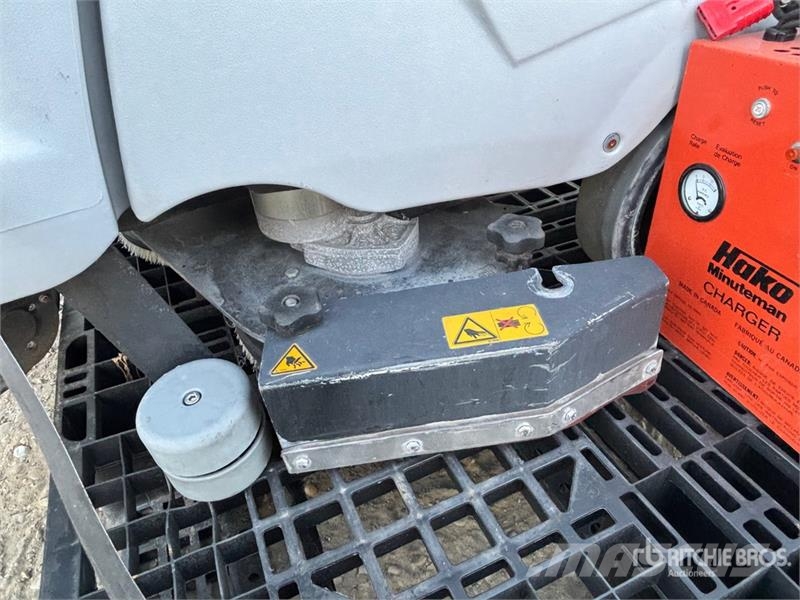 Dustance Hurricane XTT Ride-On Floor Scrubber Otros remolques