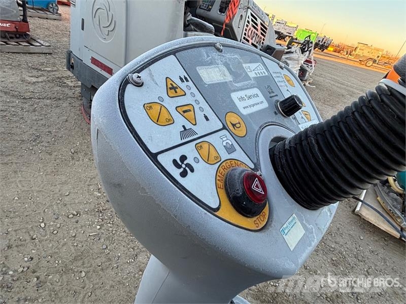  Dustbane Hurricane XTT Ride-On Floor Scrubber Otros remolques