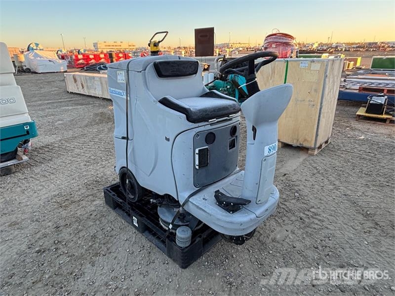  Dustbane Hurricane XTT Ride-On Floor Scrubber Otros remolques