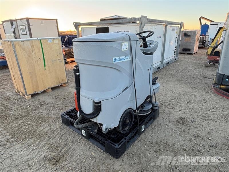  Dustbane Hurricane XTT Ride-On Floor Scrubber Otros remolques