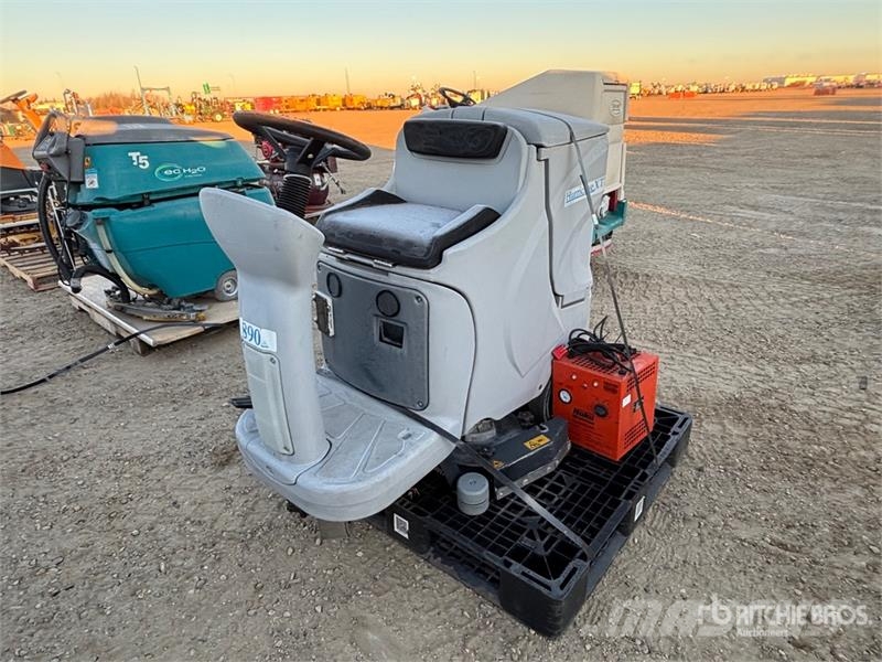  Dustbane Hurricane XTT Ride-On Floor Scrubber Otros remolques