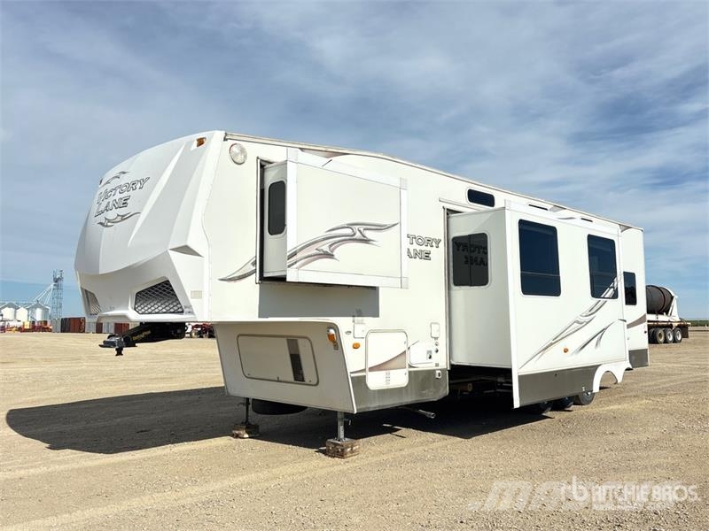Dutchmen 38SRV-H5 38 ft Tri/A Toy Hauler Travel Tr Інші причепи