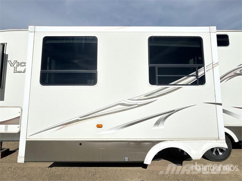 Dutchmen 38SRV-H5 38 ft Tri/A Toy Hauler Travel Tr Інші причепи